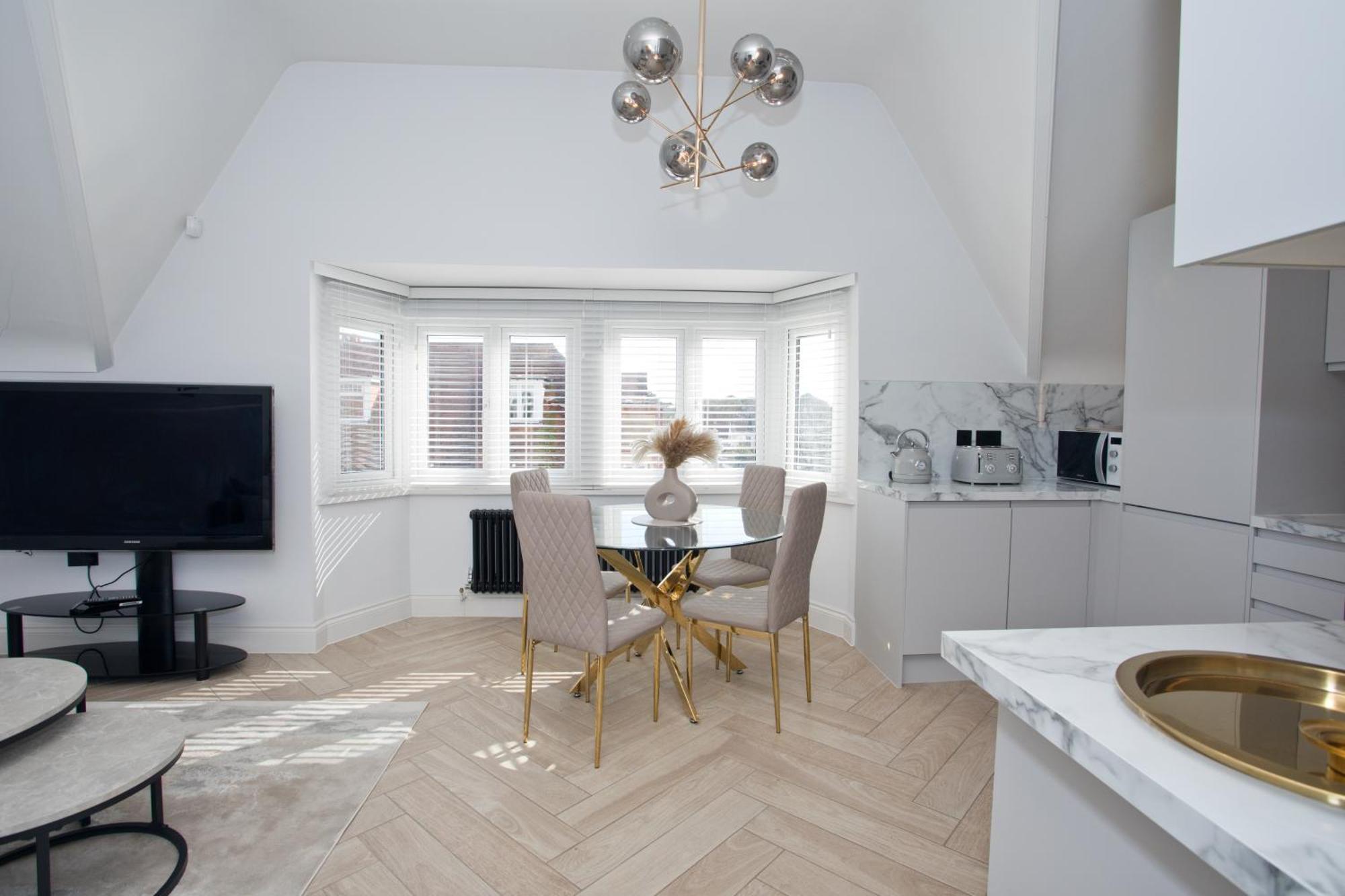 Ultra Stylish Apt Set In An Affluent Location 浦耳 外观 照片