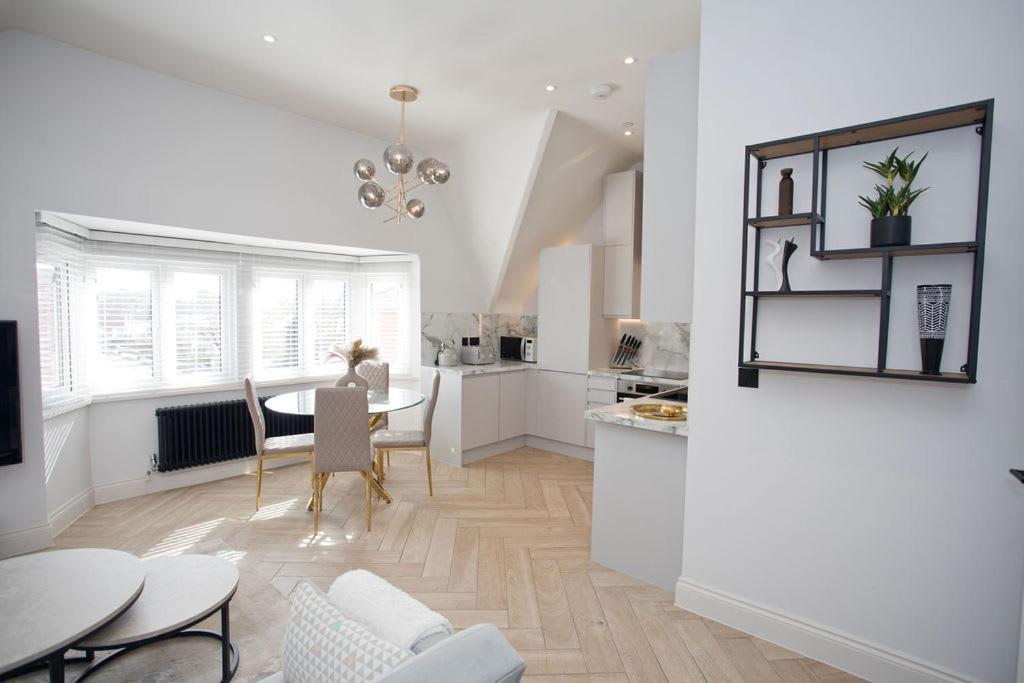 Ultra Stylish Apt Set In An Affluent Location 浦耳 外观 照片