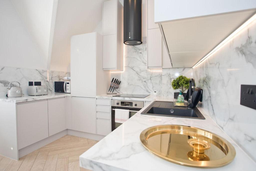 Ultra Stylish Apt Set In An Affluent Location 浦耳 外观 照片