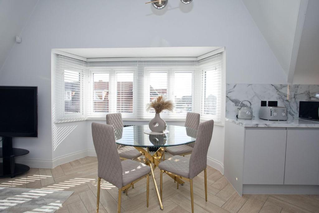Ultra Stylish Apt Set In An Affluent Location 浦耳 外观 照片